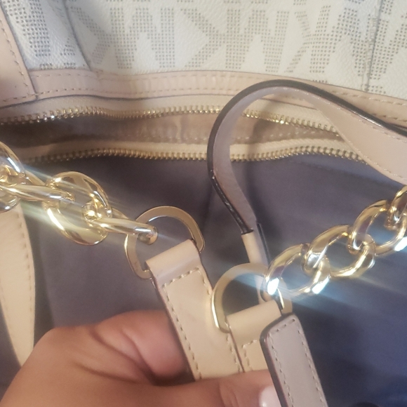 Michael Kors Vanilla PVC purse/crossbody - Picture 11 of 16